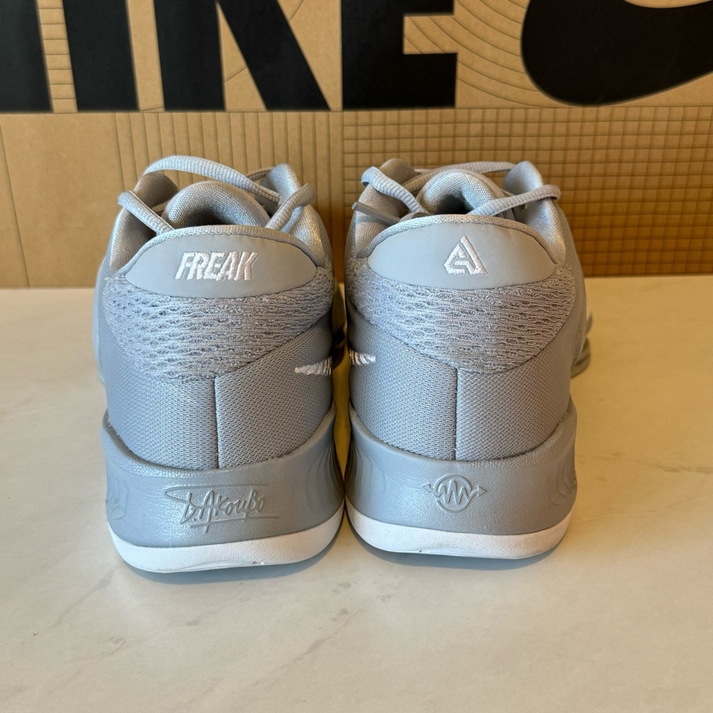Final Sale!!!  🌺 NIKE 🌺 Nike Zoom Freak 4 TB 👟 - Picture 4 of 10